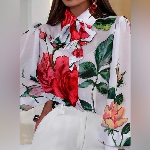 Beautiful! Absolutely Gorgeous White Blouse w/Red Floral Design - Picture 1 of 5